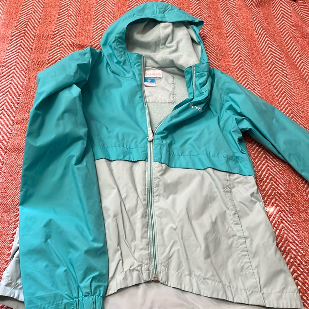 Light weight rain jacket, EUC, but good condition. 3 for 12 🤩